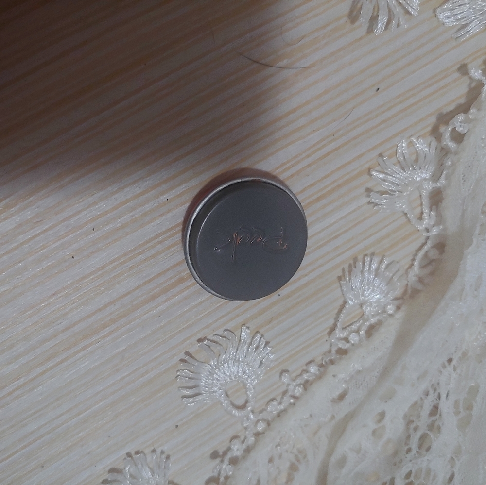 NEW peek black eye primer